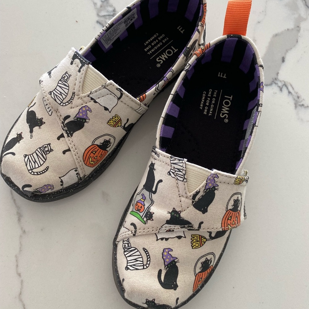Halloween Toms